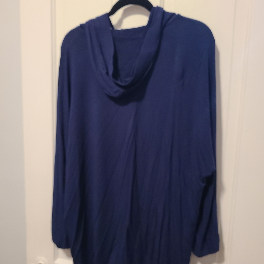 Chico's Zenergy Blue Knit Hooded Blouse Rivet Front Neckline Sz 3 or 16/18 - Picture 4 of 4
